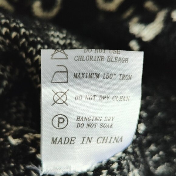 TRÏBE Black White Print Long Sleeve Crew Neck Sweater Size Large NWT - Picture 6 of 6